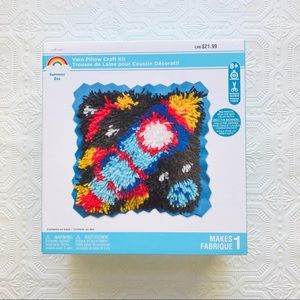 Creatology Yarn Pillow Craft Kit